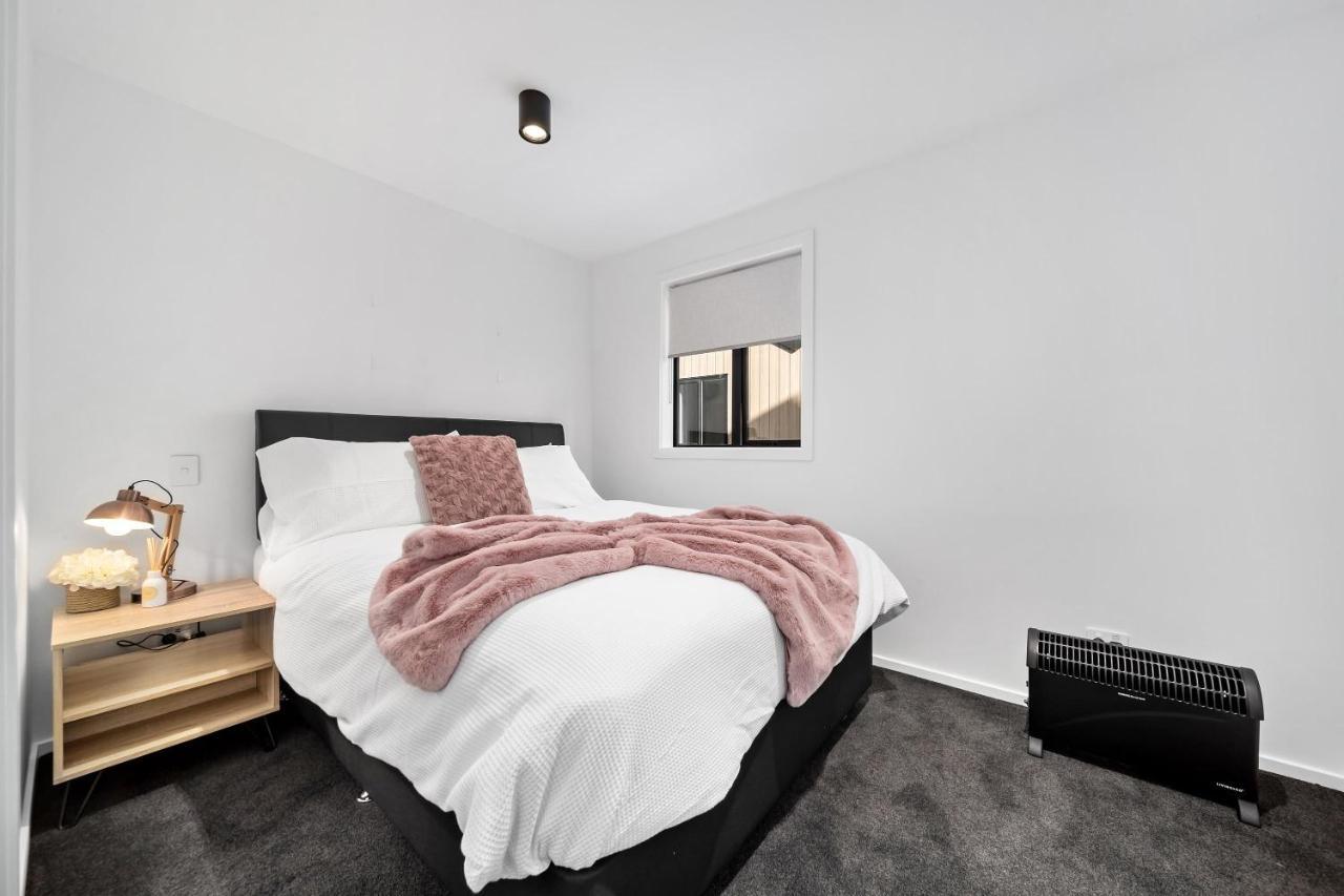 2 Bed 2 Bathroom Brand New Paradise 8 Mins To Cbd Куийнстаун Екстериор снимка
